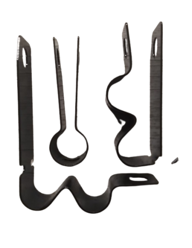 Front disc brake pipe clamp